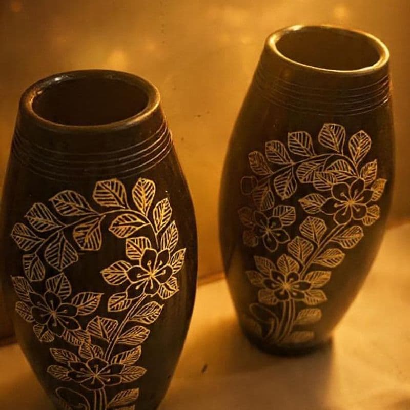 Black-pottery-artisanmade-GITagged-Nizamabad--ODOP